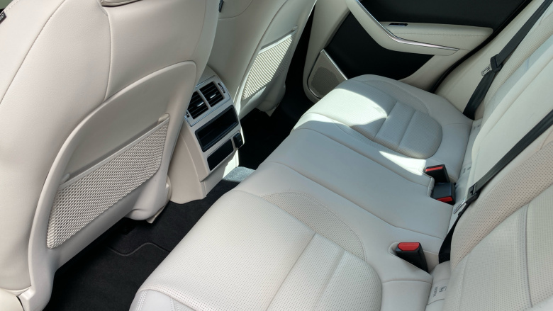 Jaguar F-Pace 2.0 P400e R-Dynamic SE 5dr Auto AWD Estate